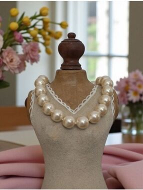 Vintage Faux Large Champagne Pearl Choker in Pink Silk Satchel